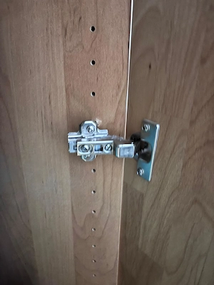 Kleiderschrank zu verschenken  Bild 2