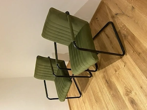 Zwei sehr schöne und hochwertige Stühle zu verkaufen. 