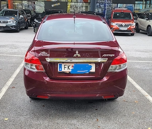 Mitsubishi Attrage 1,2 MIVEC Intense CVT Automatik Bild 4