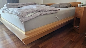 Schlafzimmer aus Buche vom Tischler bestehend aus Doppelbett, Schrank und zwei Nachtkästchen Bild 3