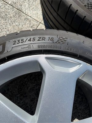 Audi Alufelgen 18 Zoll 8E0601025L Bild 4