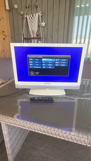 Grundig Tv&Fernseher, weiss  24 Zoll Funktioniert tip top.  Fernbedienung SAT Anschluss. Bild 2