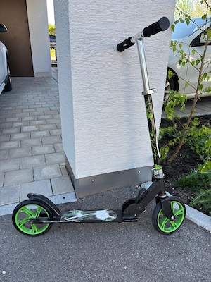 Tretroller Scooter grün