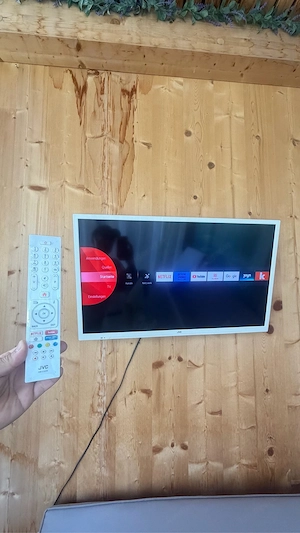 Jvc smart Tv weiss  32Zoll  Funktioniert tip top.  Original Fernbedienung