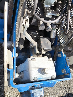 Gebr. IRUS KOMTRAK 25 PS mit 125cm Schlegelmulcher + Kehrbesengerät + Paar Stahl-Zwillingsräder Bild 6