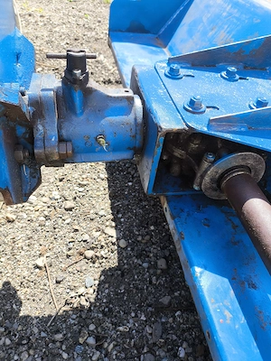 Gebr. IRUS KOMTRAK 25 PS mit 125cm Schlegelmulcher + Kehrbesengerät + Paar Stahl-Zwillingsräder Bild 9