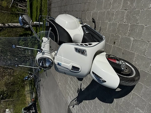 Vespa GTS Sport 300 Bild 2