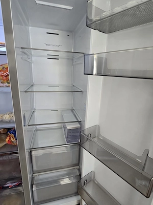 Samsung Side by Side Kühl- und Gefrierkombination mit Wassertank (Water & Crushed Ice) Bild 3