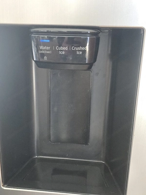 Samsung Side by Side Kühl- und Gefrierkombination mit Wassertank (Water & Crushed Ice) Bild 4