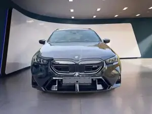 BMW M5 Basis Touring 535 kW (727 PS), Automatik, Allrad Bild 2