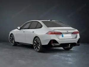 BMW 5er 520d xDrive M-Sportpaket Pro Carbon Pano 145 kW (197 PS), Automatik Bild 3