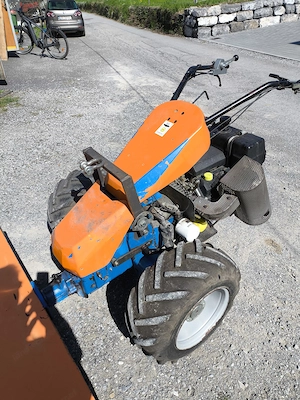 Gebr. IRUS KOMTRAK 25 PS + Schlegelmulcher + Kehrbesengerät +++ Bild 8