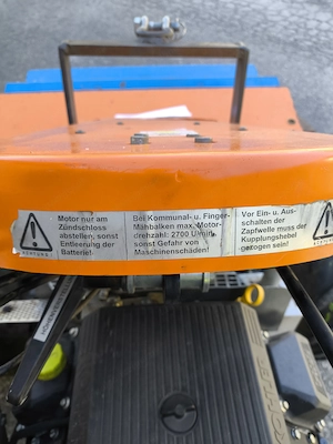 Gebr. IRUS KOMTRAK 25 PS + Schlegelmulcher + Kehrbesengerät +++ Bild 9