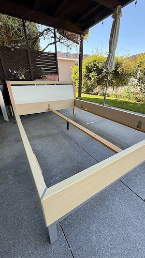 Bett 140 x 200 zu verschenken