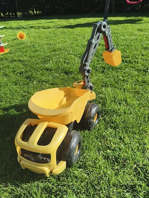 50 cm. langer LKW mit Baggerarm Spielzeug Garten Bild 4