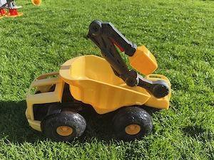50 cm. langer LKW mit Baggerarm Spielzeug Garten
