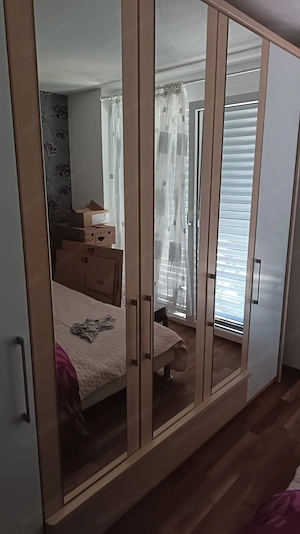 Kleiderkasten Bild 2