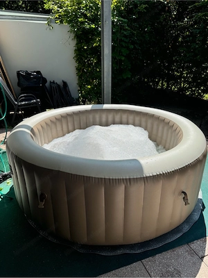 Whirlpool 4 Personen Bild 2