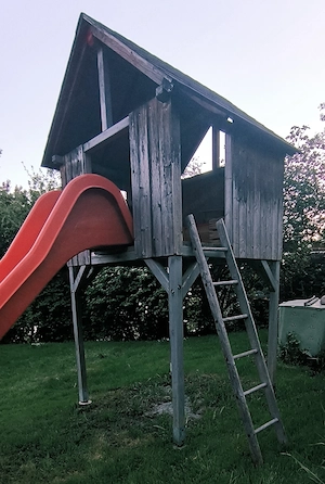 VERSCHENKE -> Spielturm mit Rutsche für Garten Bild 3