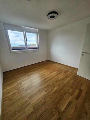 Stilvolle 2-Zimmer-Wohnung mit Sonnenbalkon & Bergblick in begehrter Lage von Lustenau Bild 3