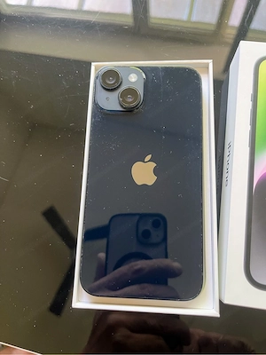 iPhone 14 in Mitternacht Bild 2