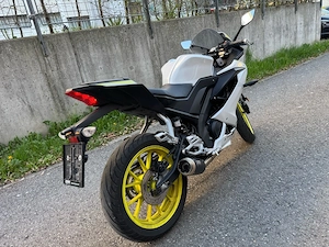 Yamaha YZF 125 Bild 4