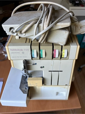 Overlock Nähmaschine