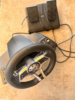 lenkrad mit gaspedal  Bild 2