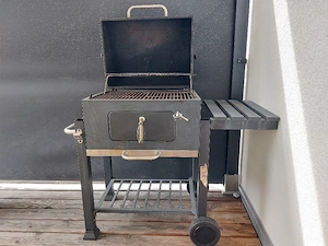 Holzkohlegrill Bild 2