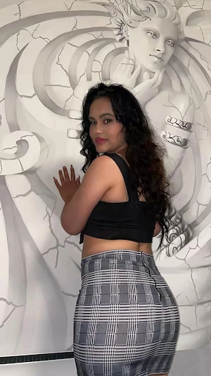 Junge Frau Vivien mit geilen Kurven  Bild 2