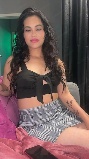 Junge Frau Vivien mit geilen Kurven  Bild 3