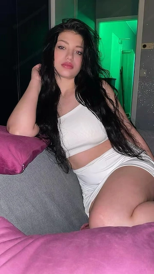 Heiße junge Frau **feucht & willig Bild 2