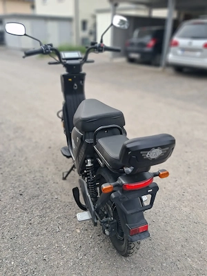 Elektroroller Bild 2