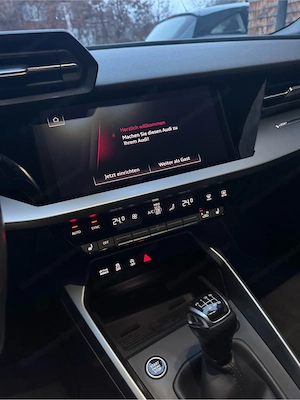 Audi A3 35 Tfsi S-Line, 8-fach bereift, Auspuffanlage, minimal tiefer gelegt, schwarzer Grill Logo Bild 2