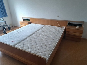 Schlafzimmer-Doppelbett mit Kasten und Waschtisch Bild 2