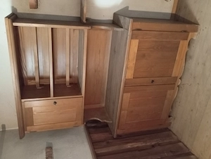 Vollholz Schrank rustikal 