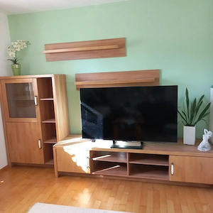 Wohnzimmer Möbelkombination und Couchtisch Bild 2