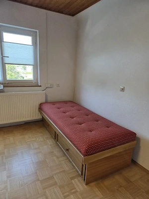 Esszimmermöbel und Couch Bild 4