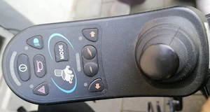 Elektrorollstuhl Vassilli Profi: Stehfunktion, Liegefunktion & Begleitsteuerung