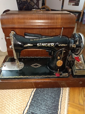 Alte  Marke Singer neimaschine zu verkaufen für Bastler Oder Ausstellung 