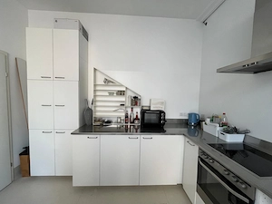 L-Küche mit Edelstahl Arbeitsplatte  Bild 2