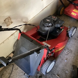 Alte Rasenmäher Bild 2