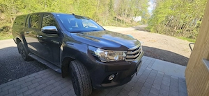 Toyota Hilux Aktiv Automatik 2,4l D-4D Pickups mit Harttop Bild 2
