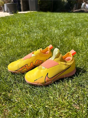 Fussbalschuhe Gr. 33 Nike Air Bild 2