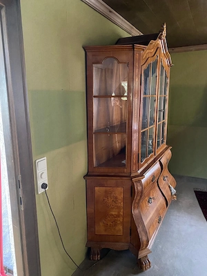 Schöner, gut erhaltener Schrank, günstig abzugeben. Nur Abholung. Bild 2