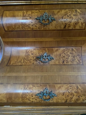 Schöner, gut erhaltener Schrank, günstig abzugeben. Nur Abholung. Bild 5