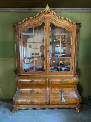 Schöner, gut erhaltener Schrank, günstig abzugeben. Nur Abholung. Bild 4