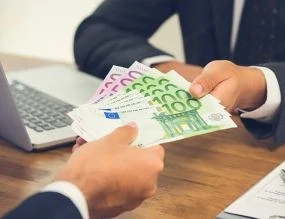 Wir bieten Kredite: und Investitionen für Unternehmen, Bauträger, Landwirte, Hersteller und ausländi