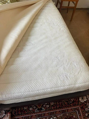Doppelbett inkl. Lattenrost und Matratzen Bild 6