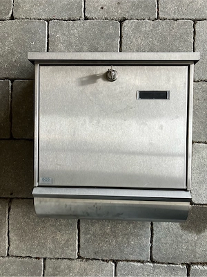 Briefkasten von Burg Wächter, Edelstahl